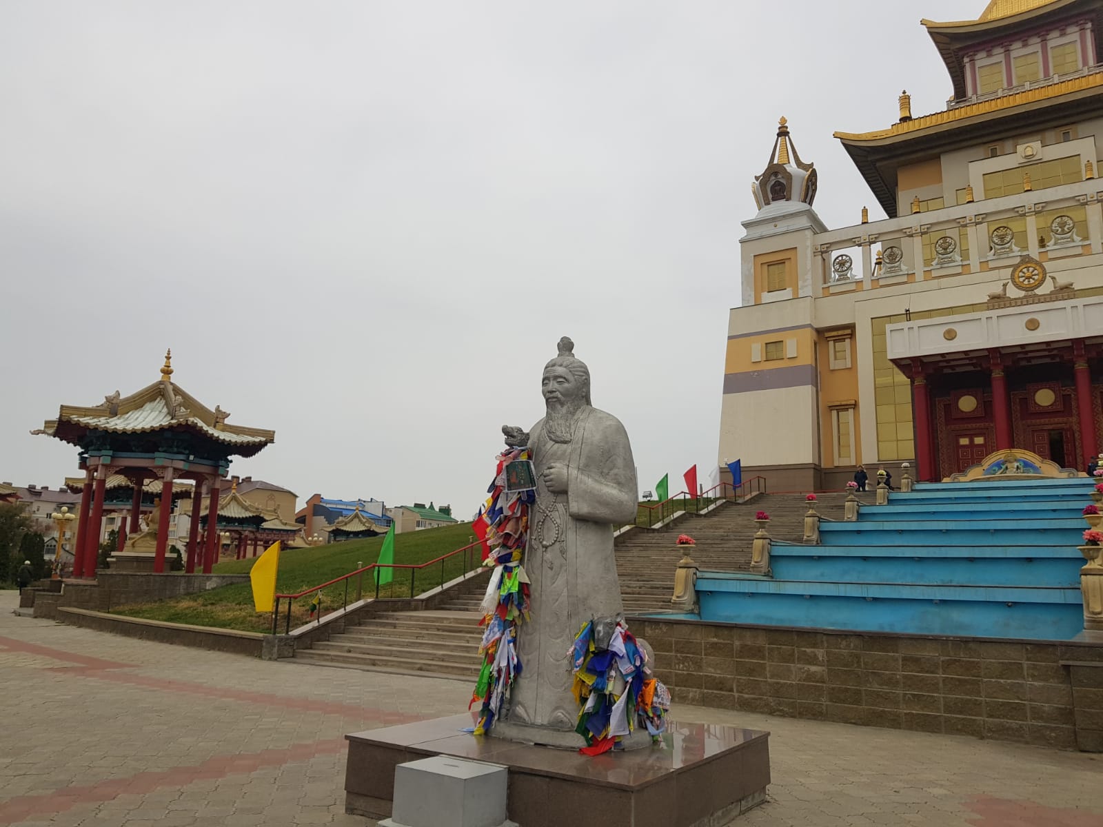 К золотой обители Будды