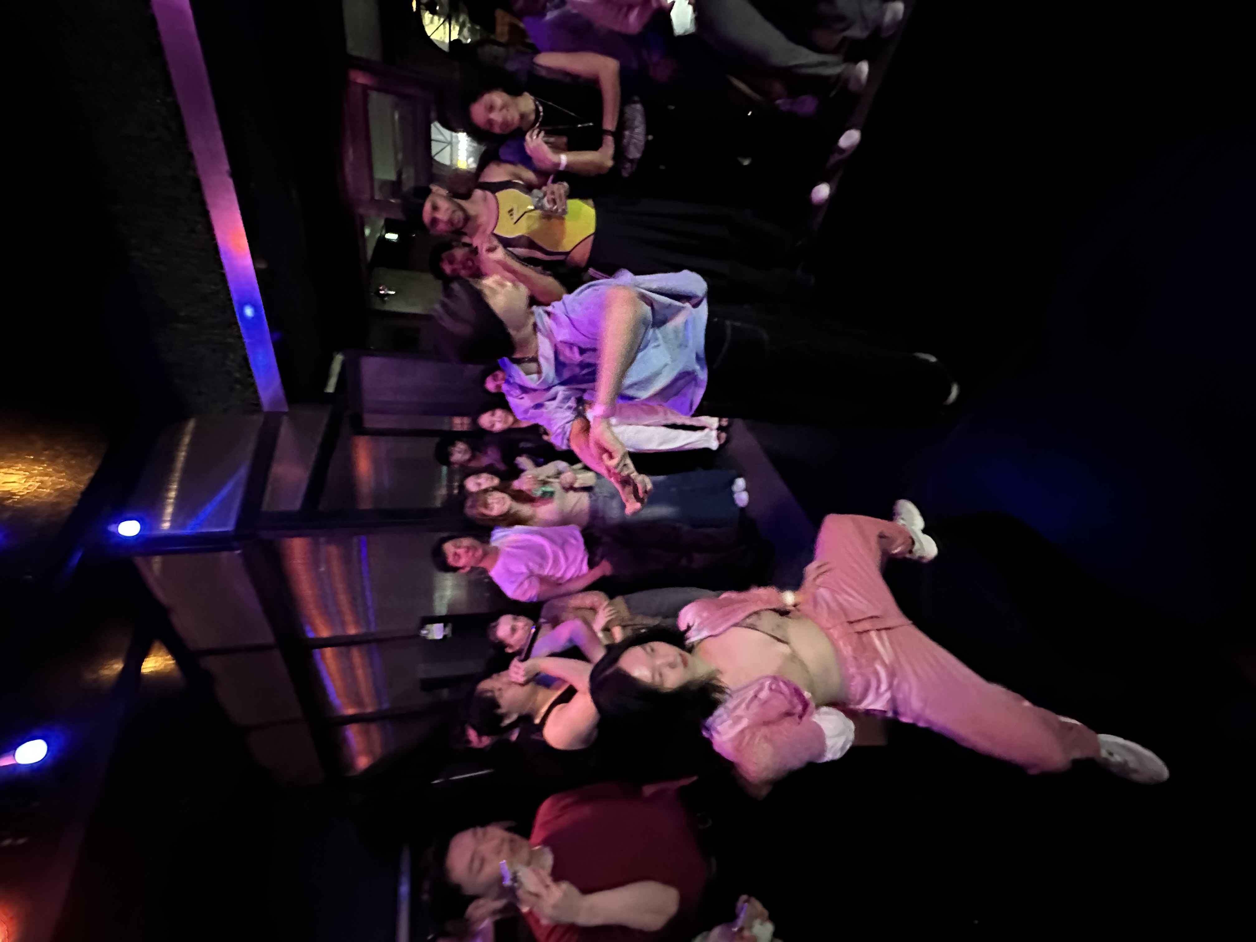 Твое путешествие между традициями и будущим, между природой и неоном (8/26)