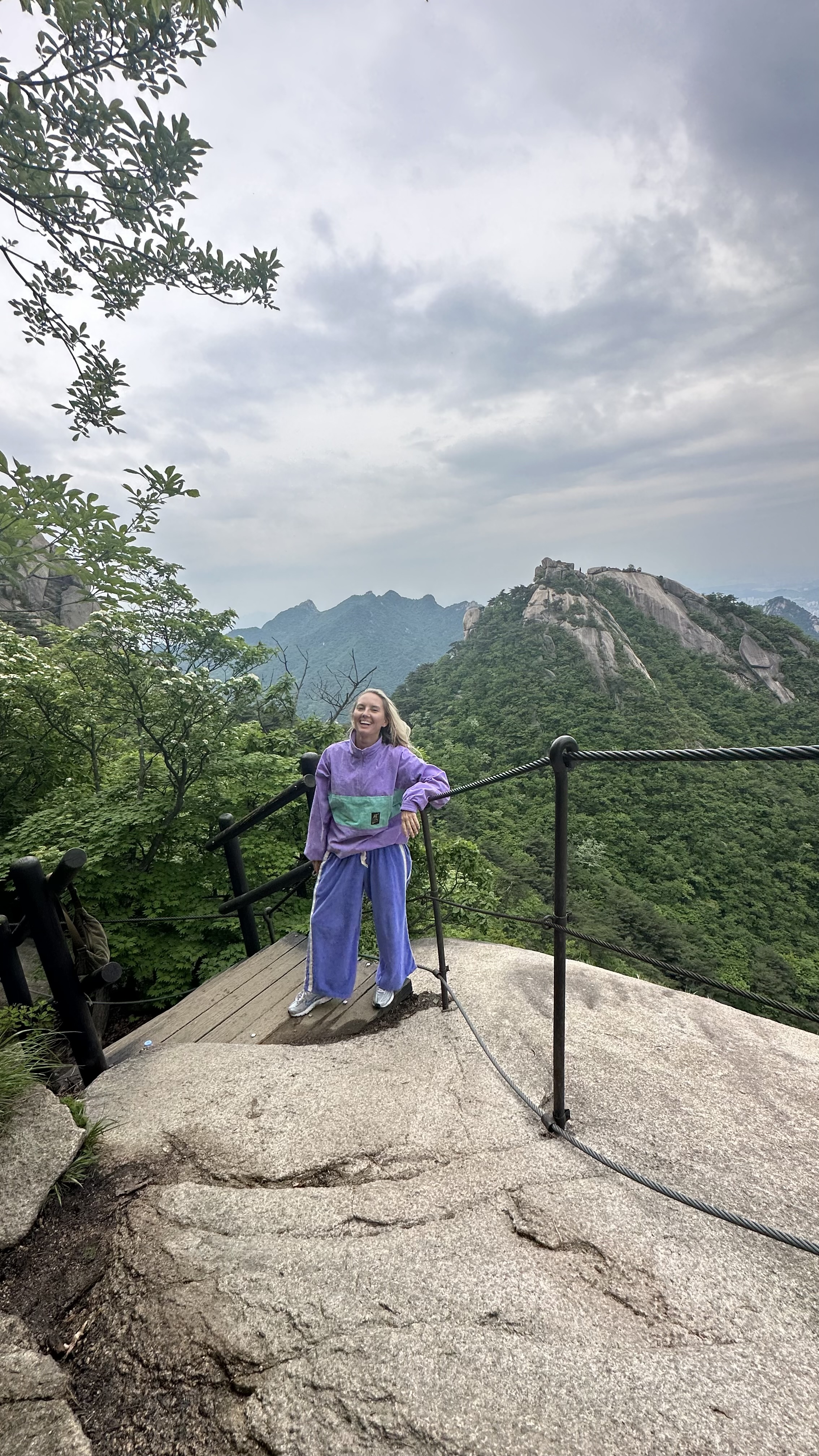 Твое путешествие между традициями и будущим, между природой и неоном (9/26)