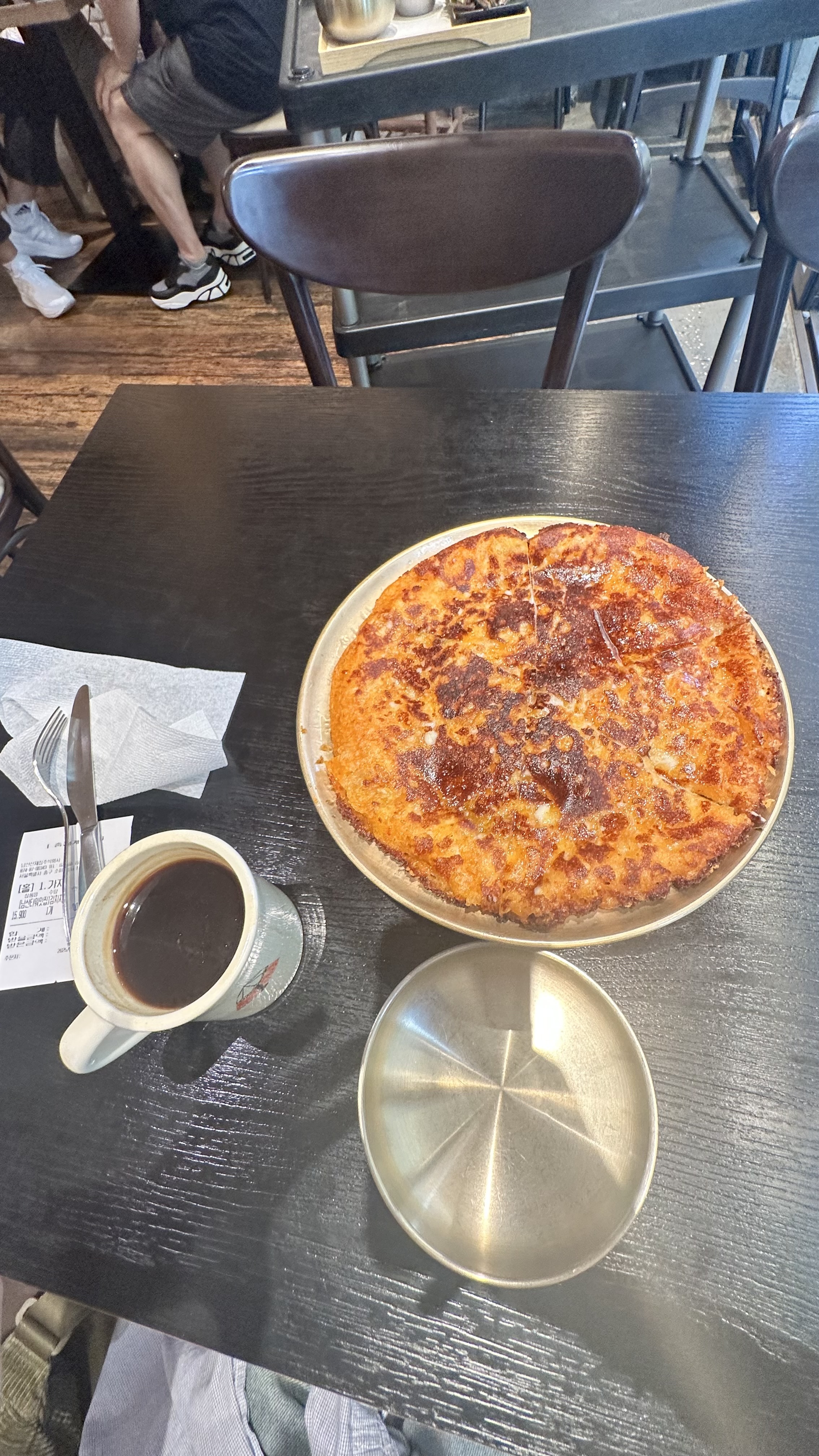 Твое путешествие между традициями и будущим, между природой и неоном (25/26)