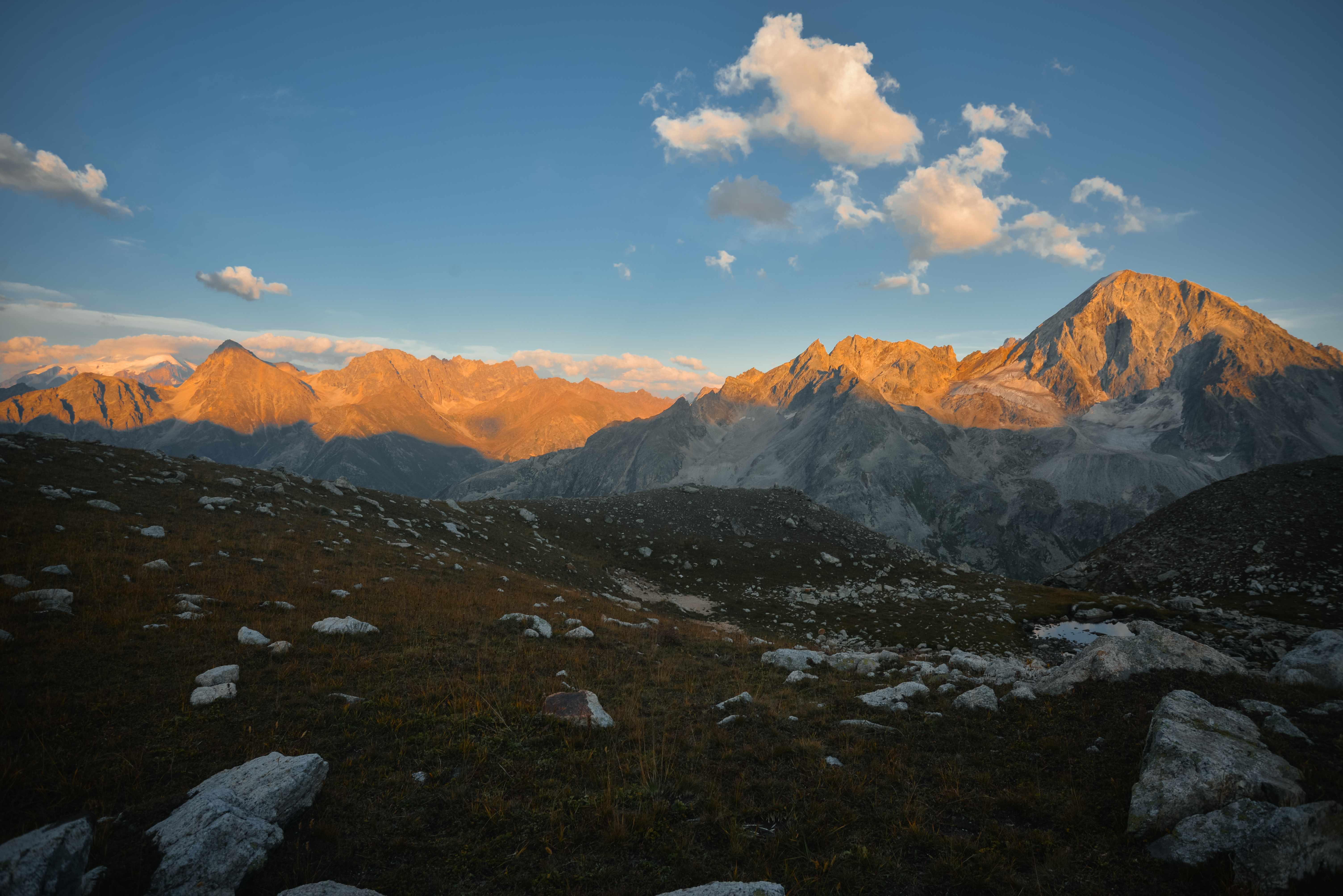 Поход в ущелье Узункол: горы, альпийские луга, ущелья и реки (9/16)