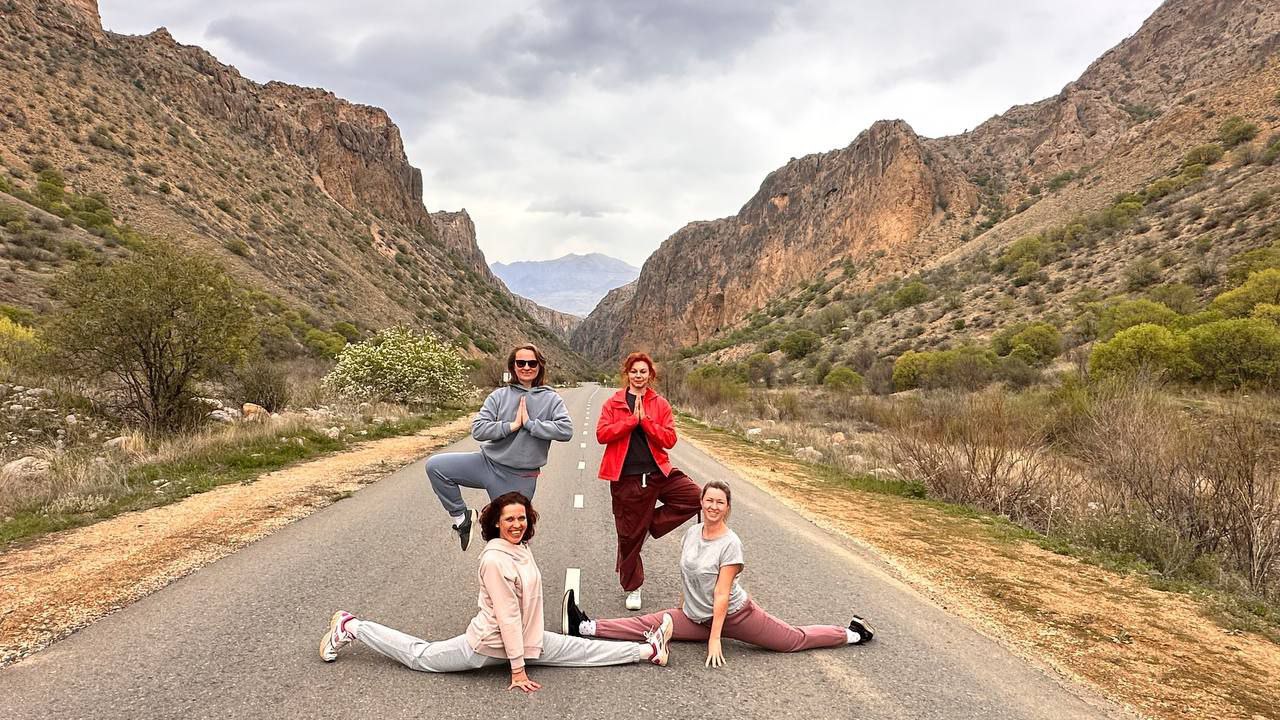 Время течет иначе.Арагац, Норованк, Вайц Дзор,Караундж, Севан,Гегард,Хндзореск,Ереван (7/37)