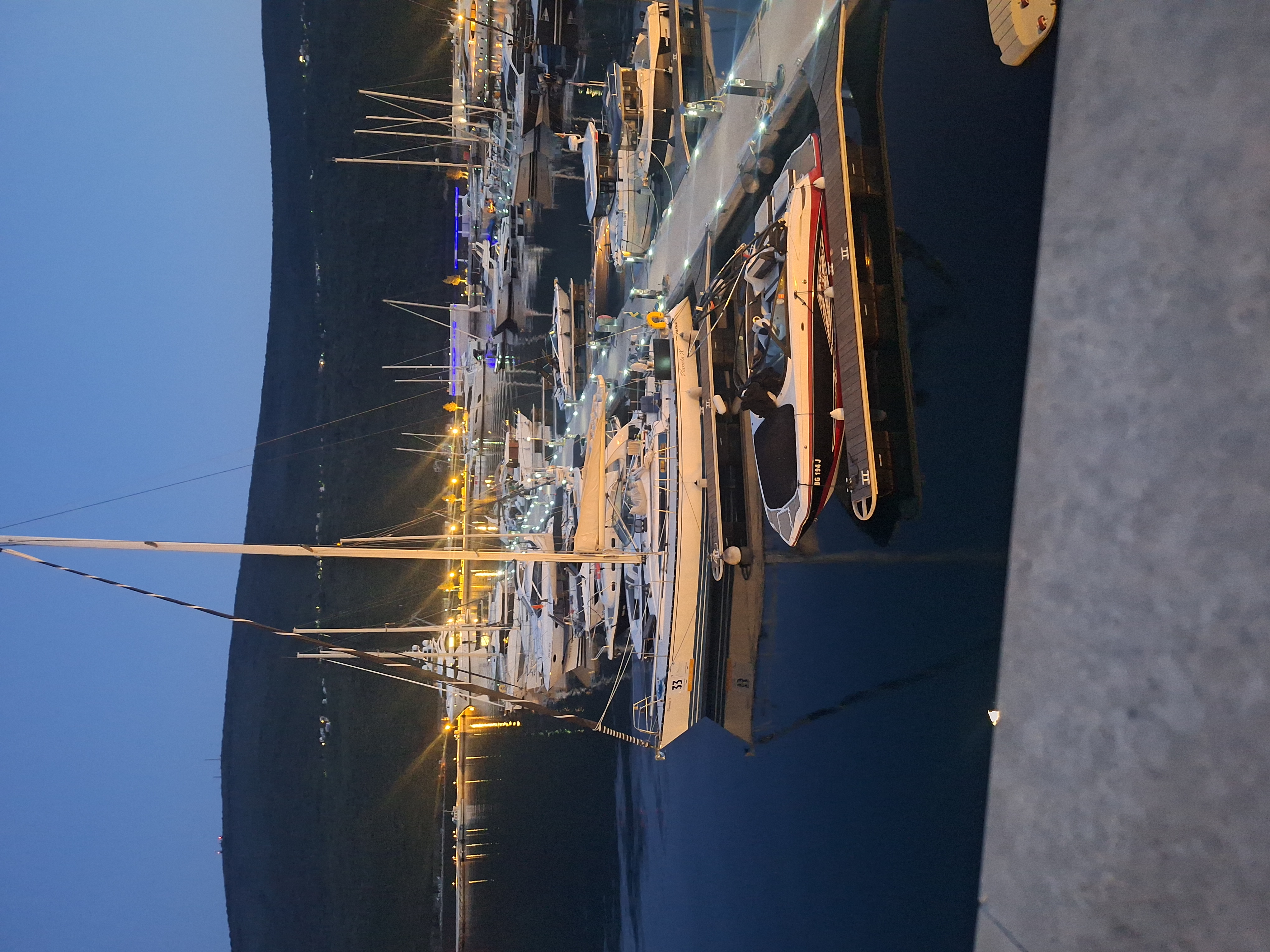 Прогулка в море на закат под парусами. г.Бар