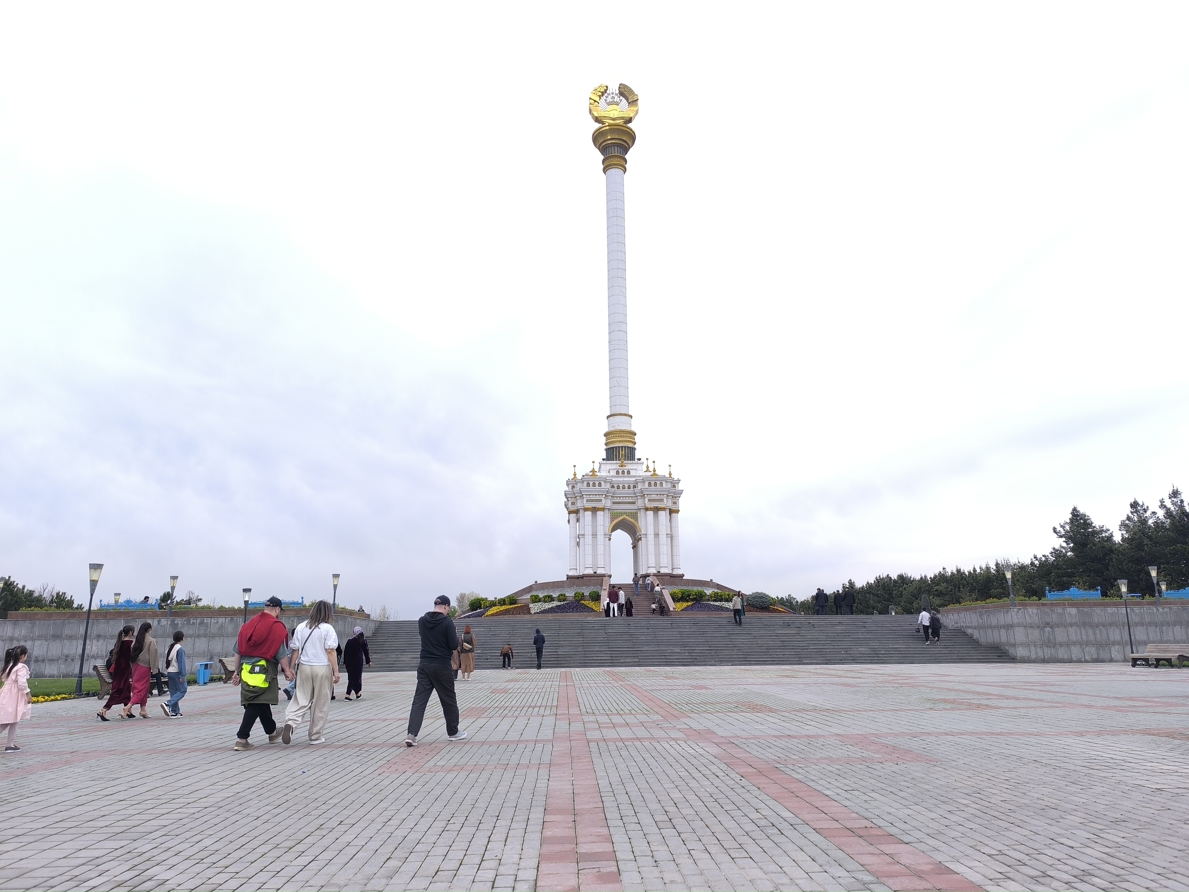Весенний Душанбе и Навруз: прогулка по цветущему городу