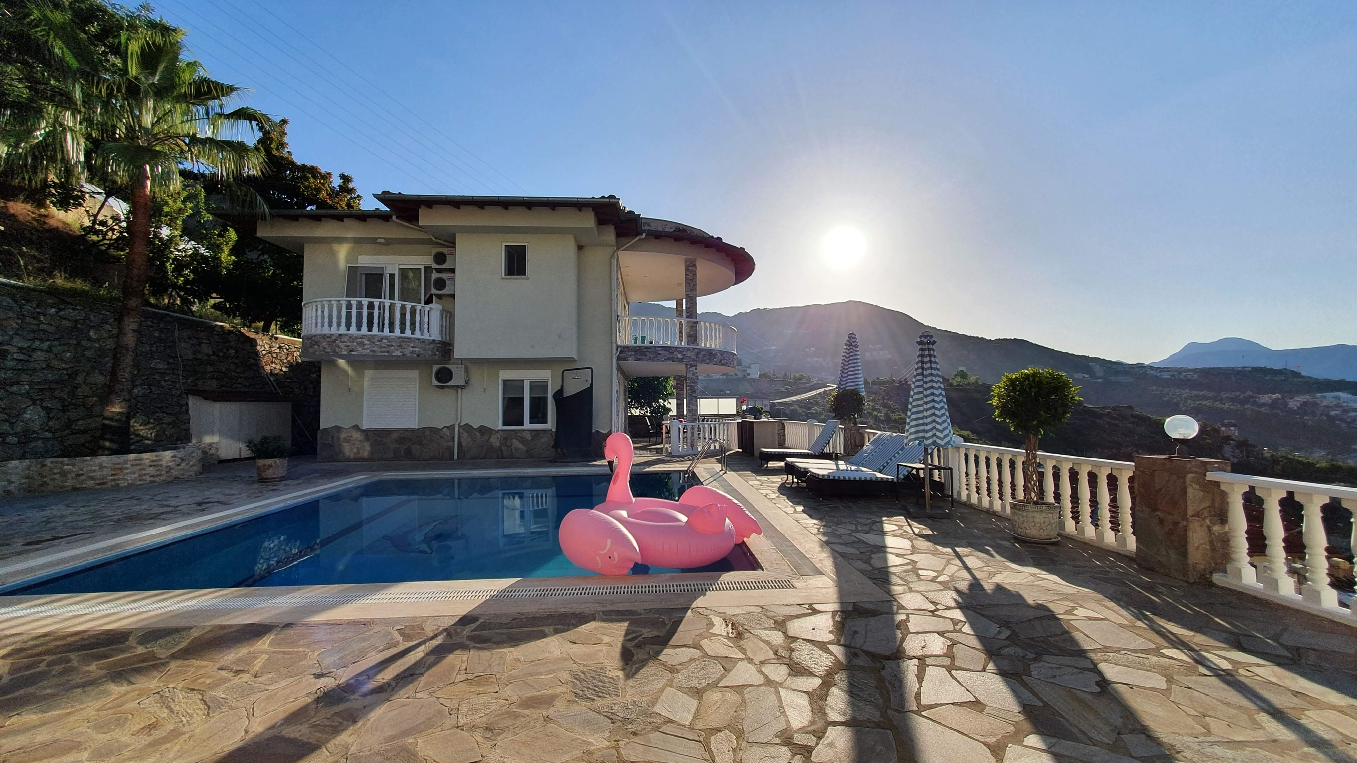 Релакс-ретрит для женщин в Аланье: роскошная вилла, яхта, арт-терапия и мягкая йога