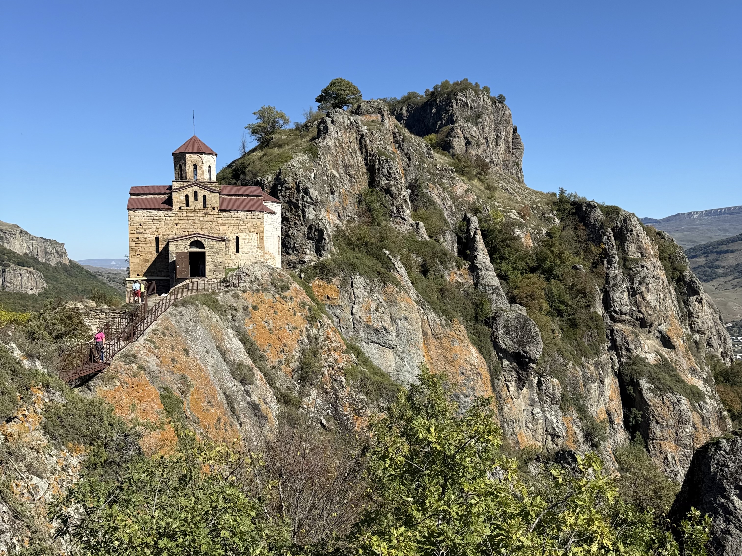 Кулинарный мастер- класс по приготовлению осетинских пирогов у подножья храма 10 века (15/20)