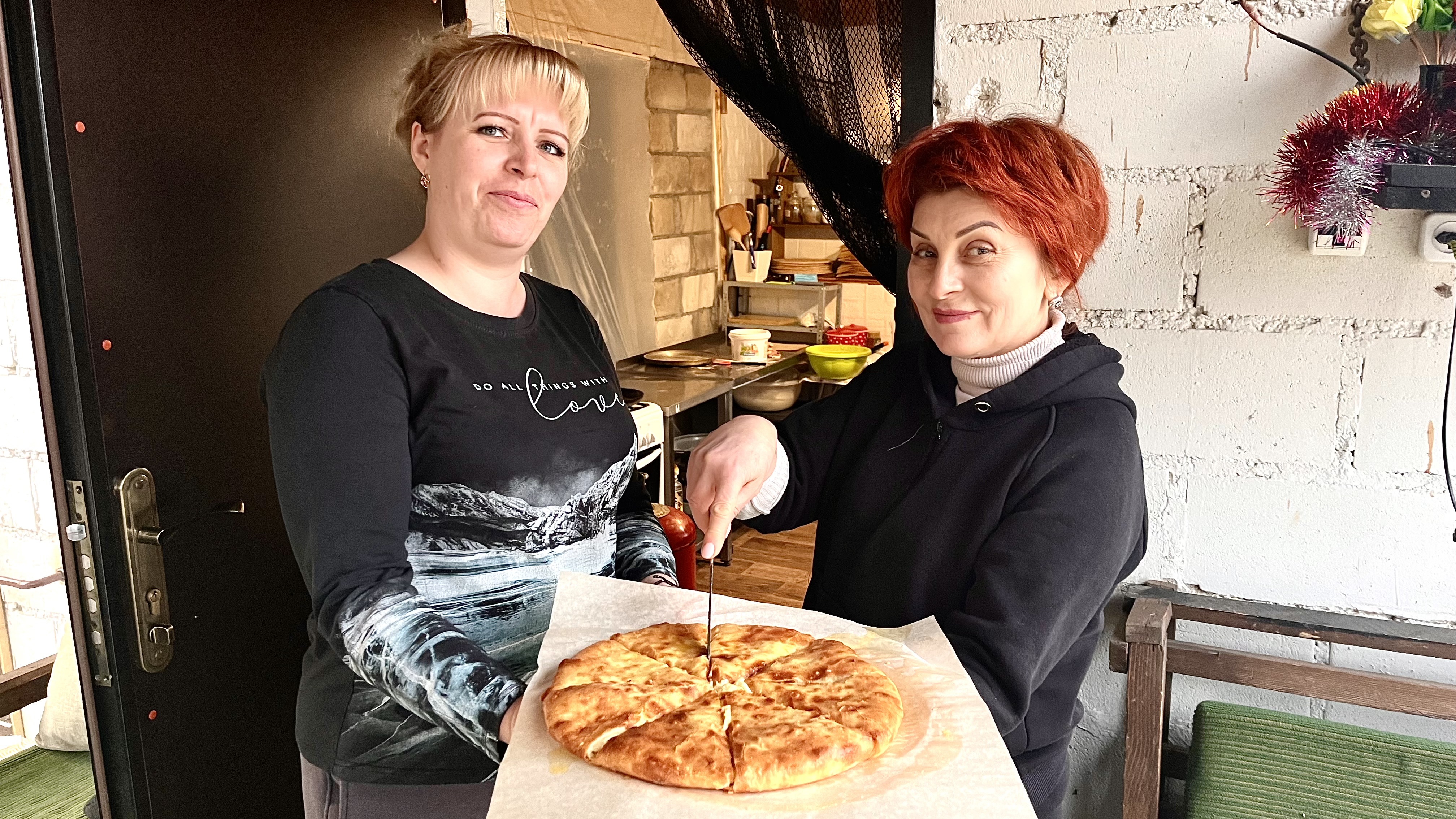 Кулинарный мастер- класс по приготовлению осетинских пирогов у подножья храма 10 века