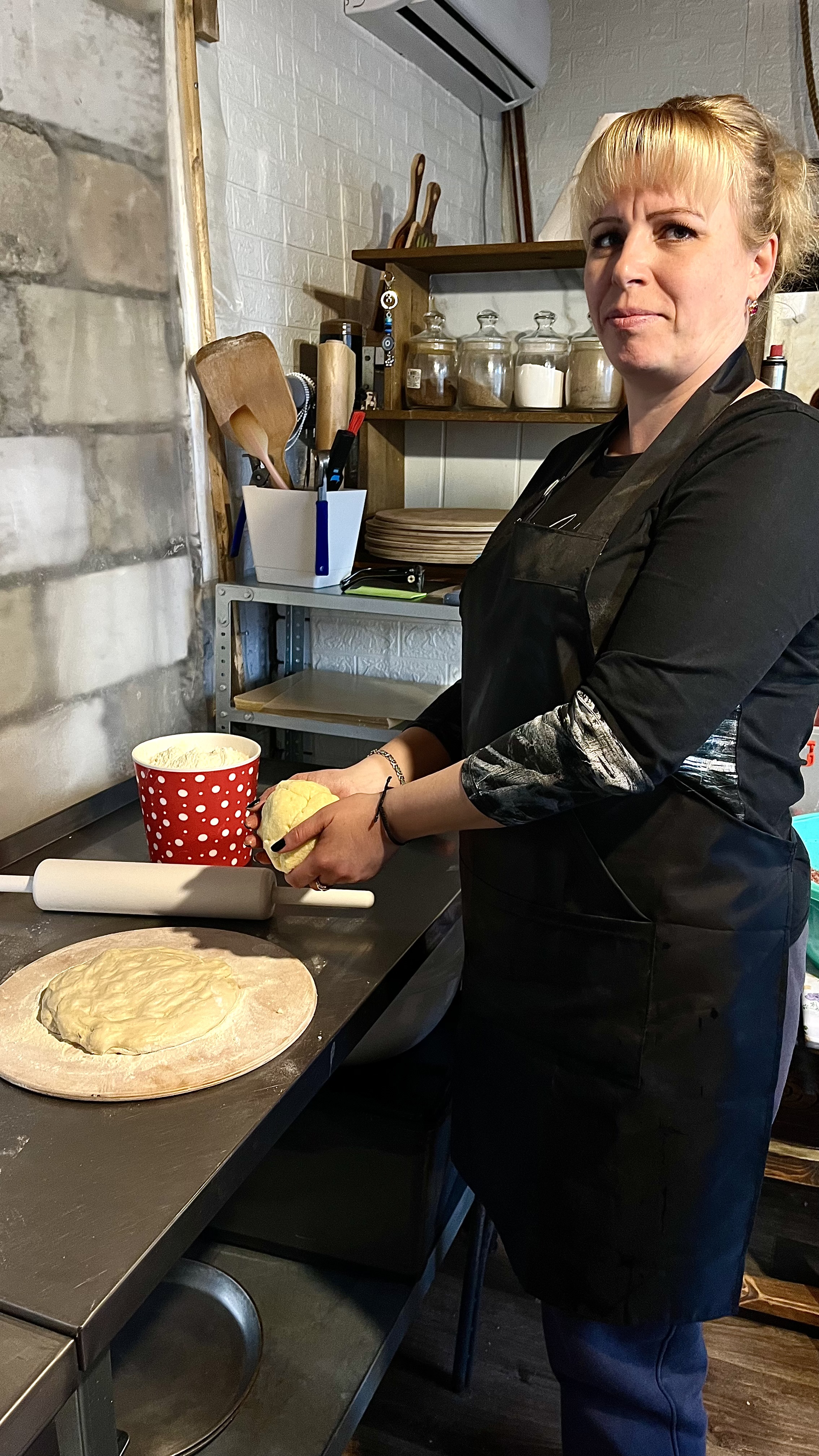 Кулинарный мастер- класс по приготовлению осетинских пирогов у подножья храма 10 века (2/20)