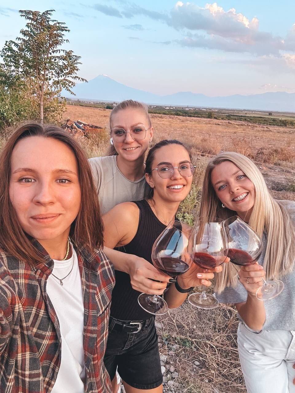 Майские праздники в Армении: шашлык, вино и горы