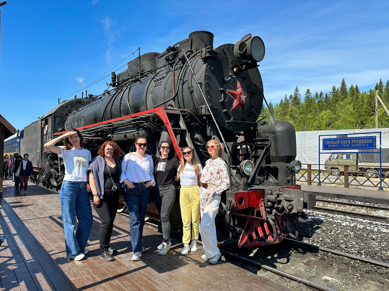 Горный парк Рускеала, Мраморный каньон, Ретропоезд