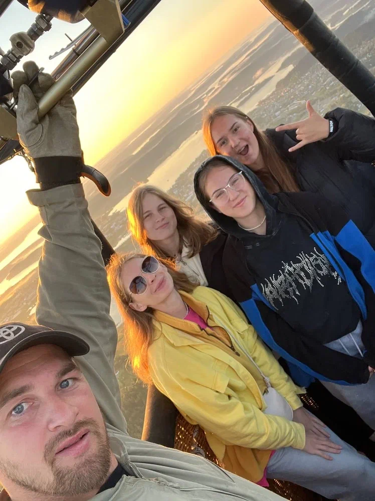 Воздушный шар на рассвете, шхеры, деревня Викингов