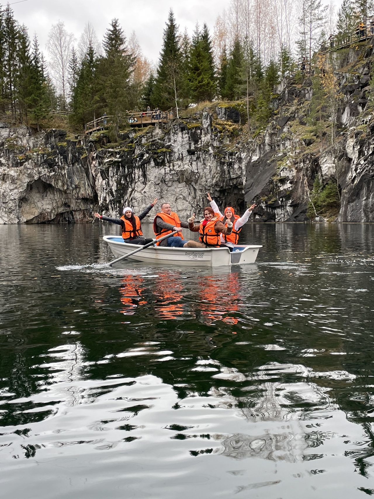 Горный парк Рускеала, Мраморный каньон, Ретропоезд