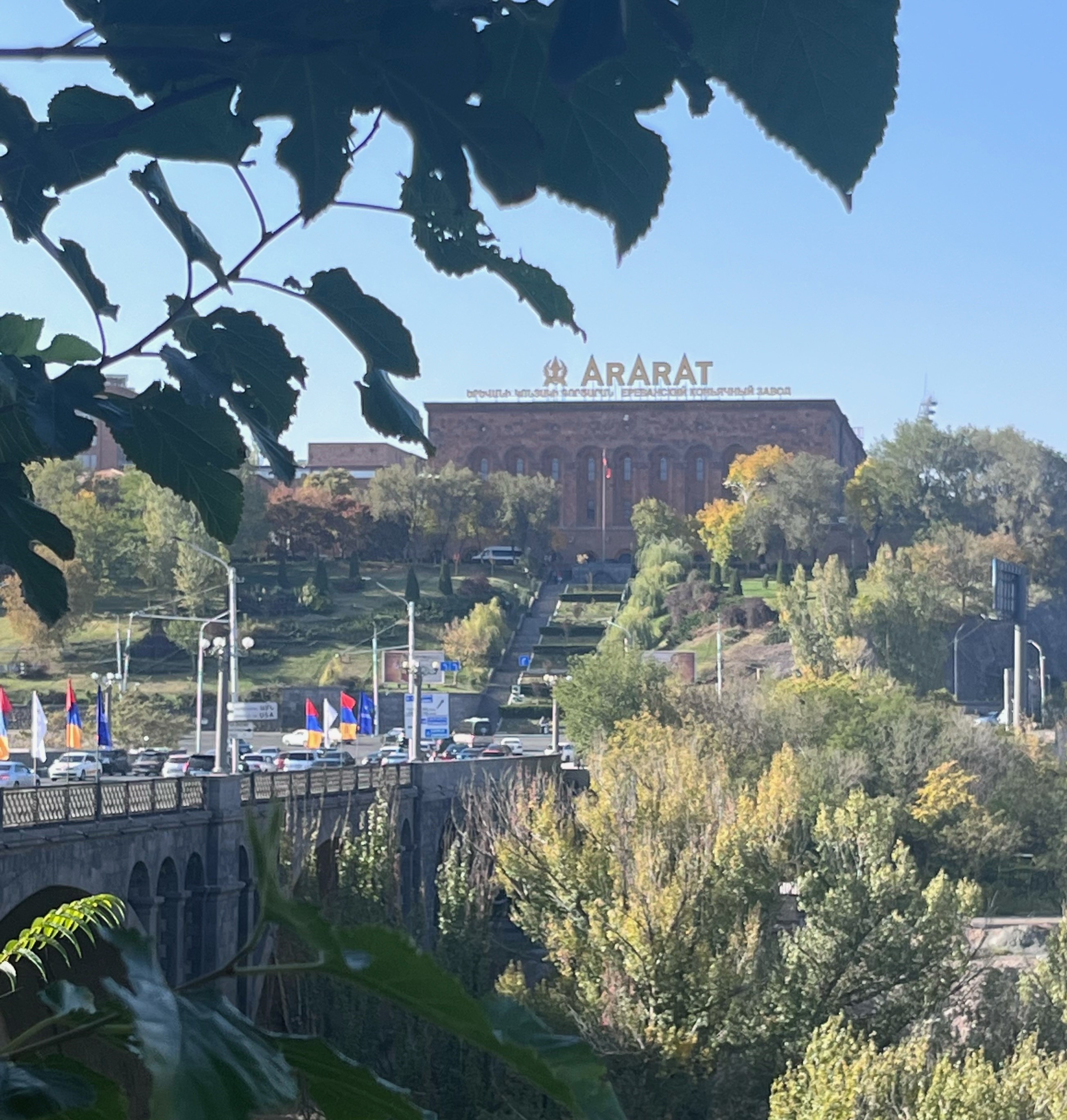 Коньяк и Шоппинг По-Армянски