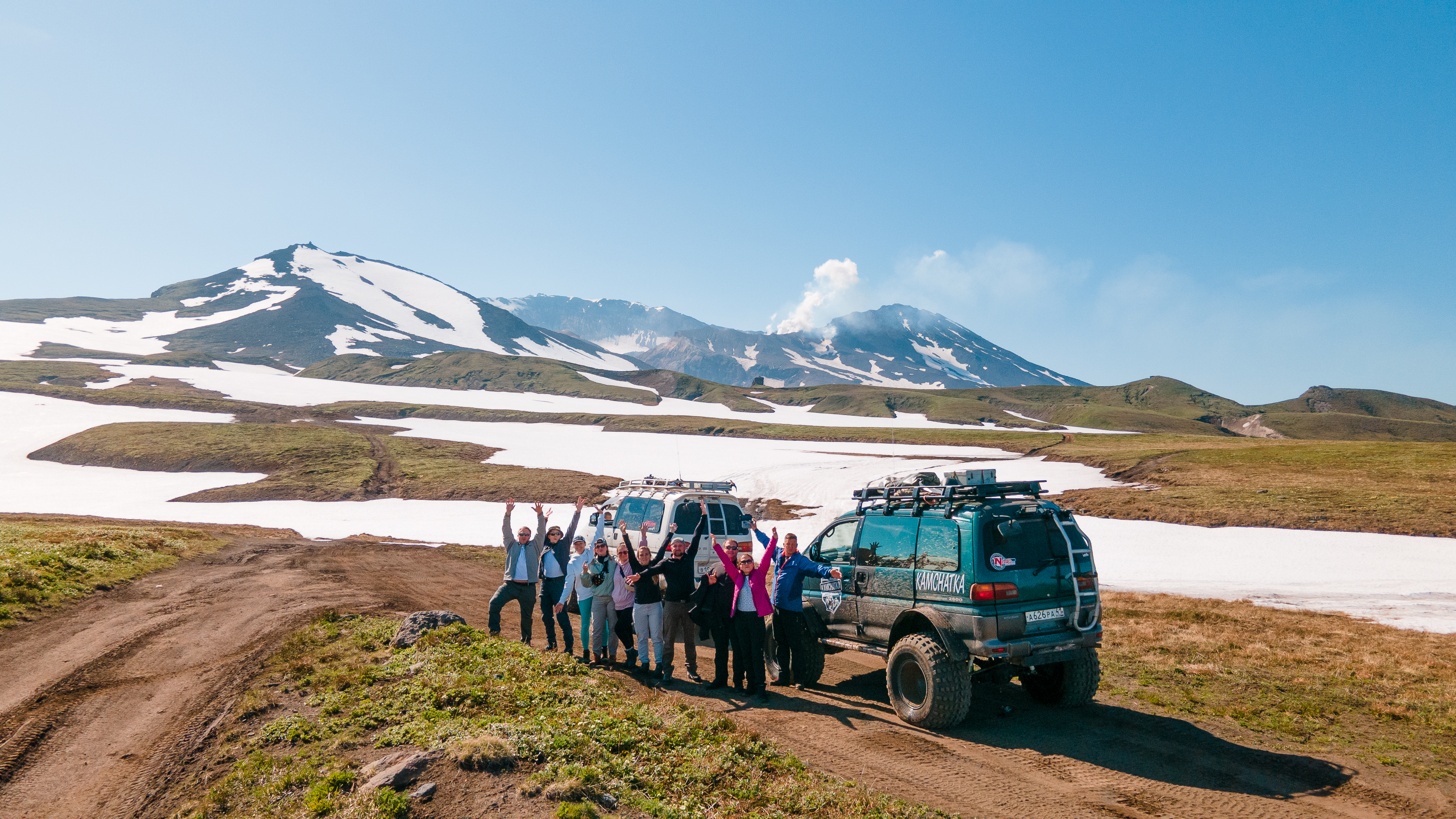 На краю Земли: вулканы, киты, морская рыбалка, баня у океана и йога.