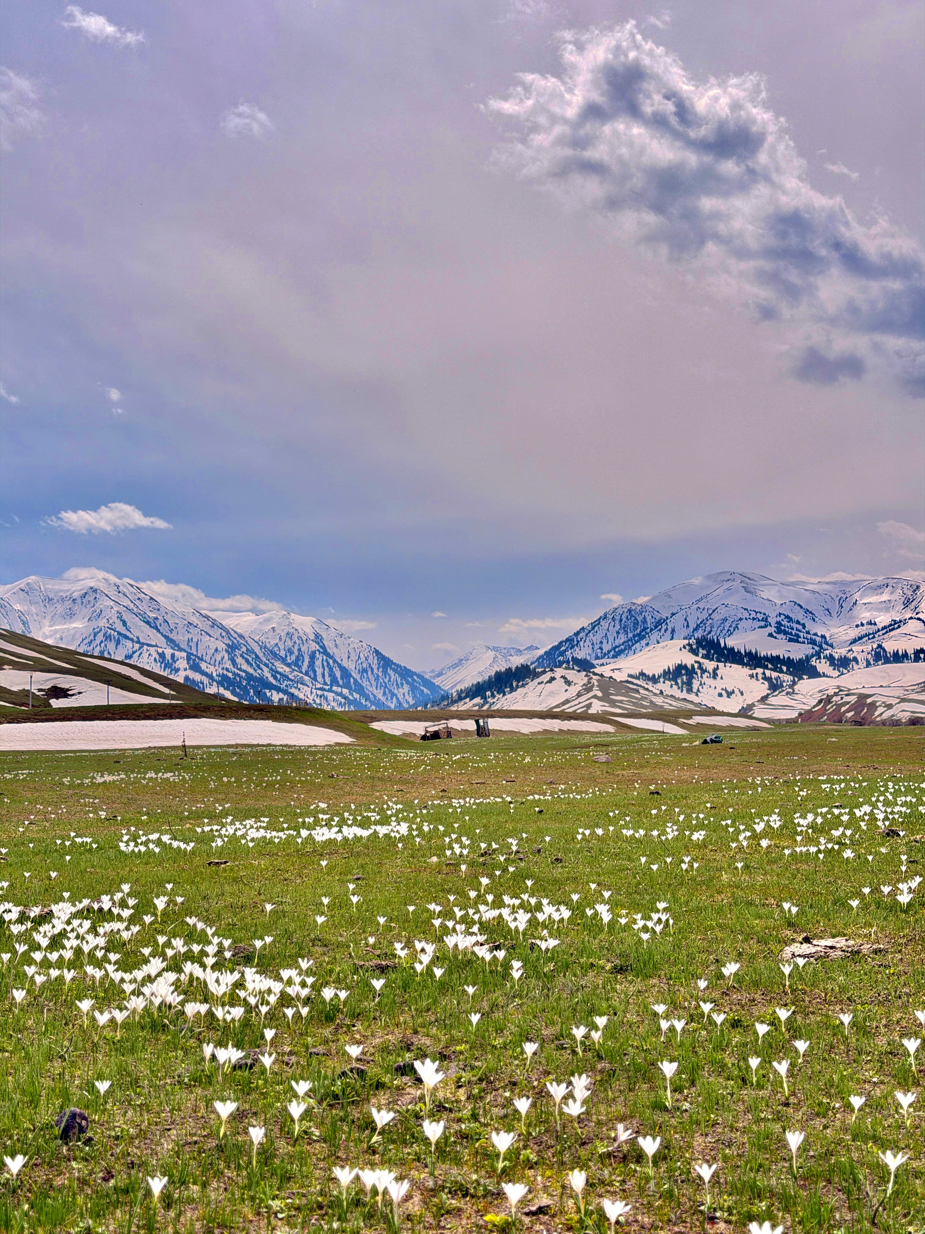 Русская частичка и ущелья северного берега