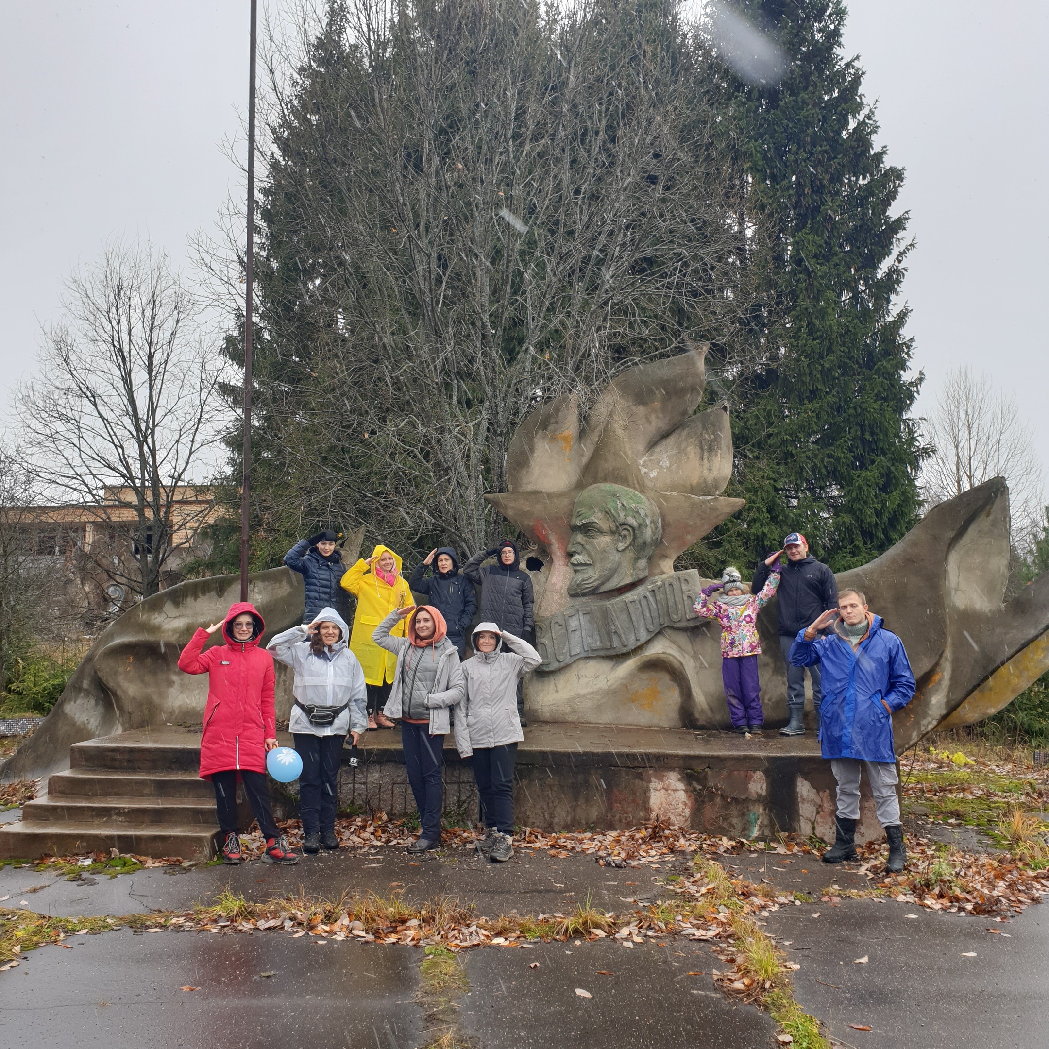 Поход к заброшенному пионерлагерю Сказка