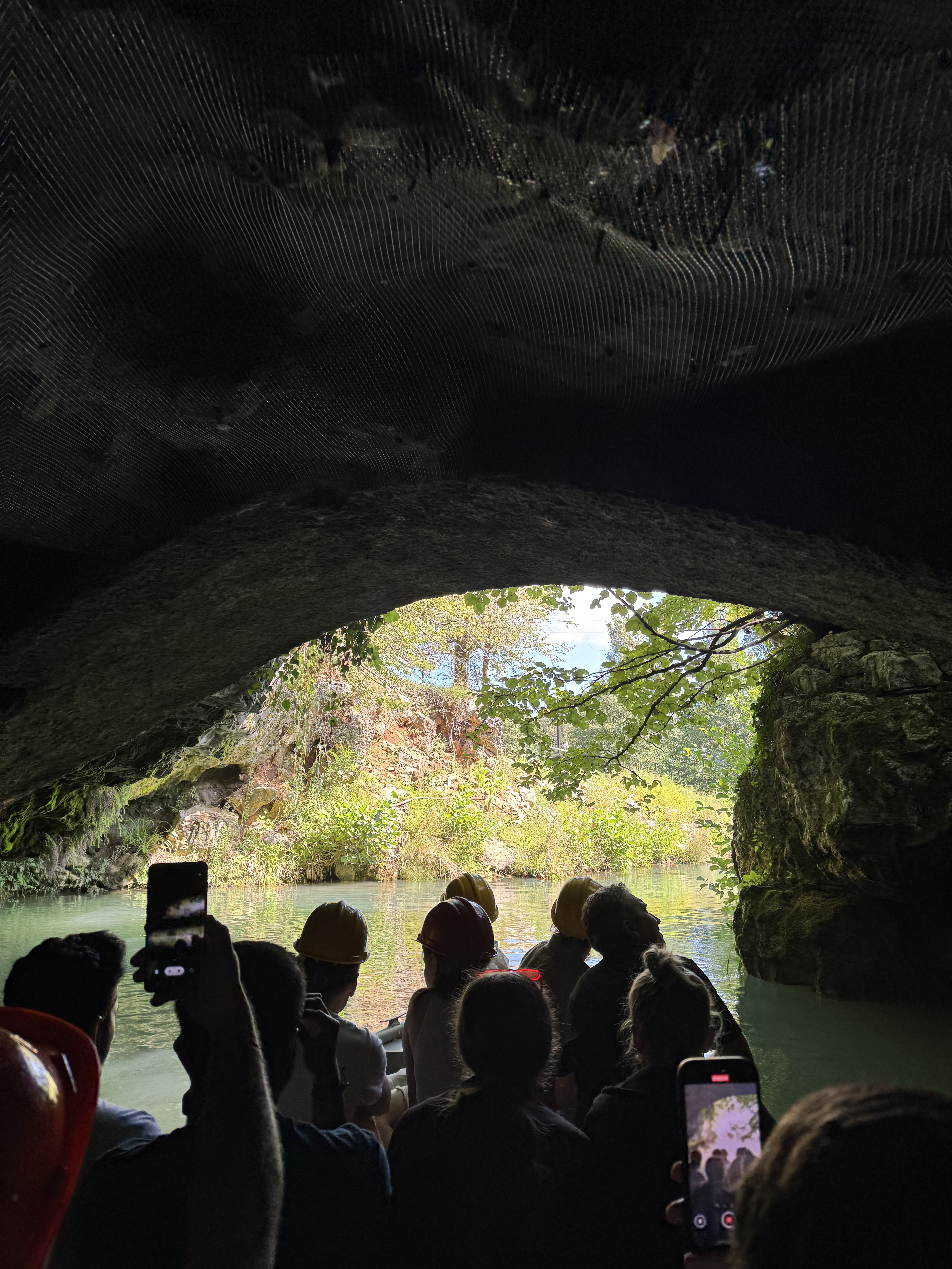 Каньон и пещера