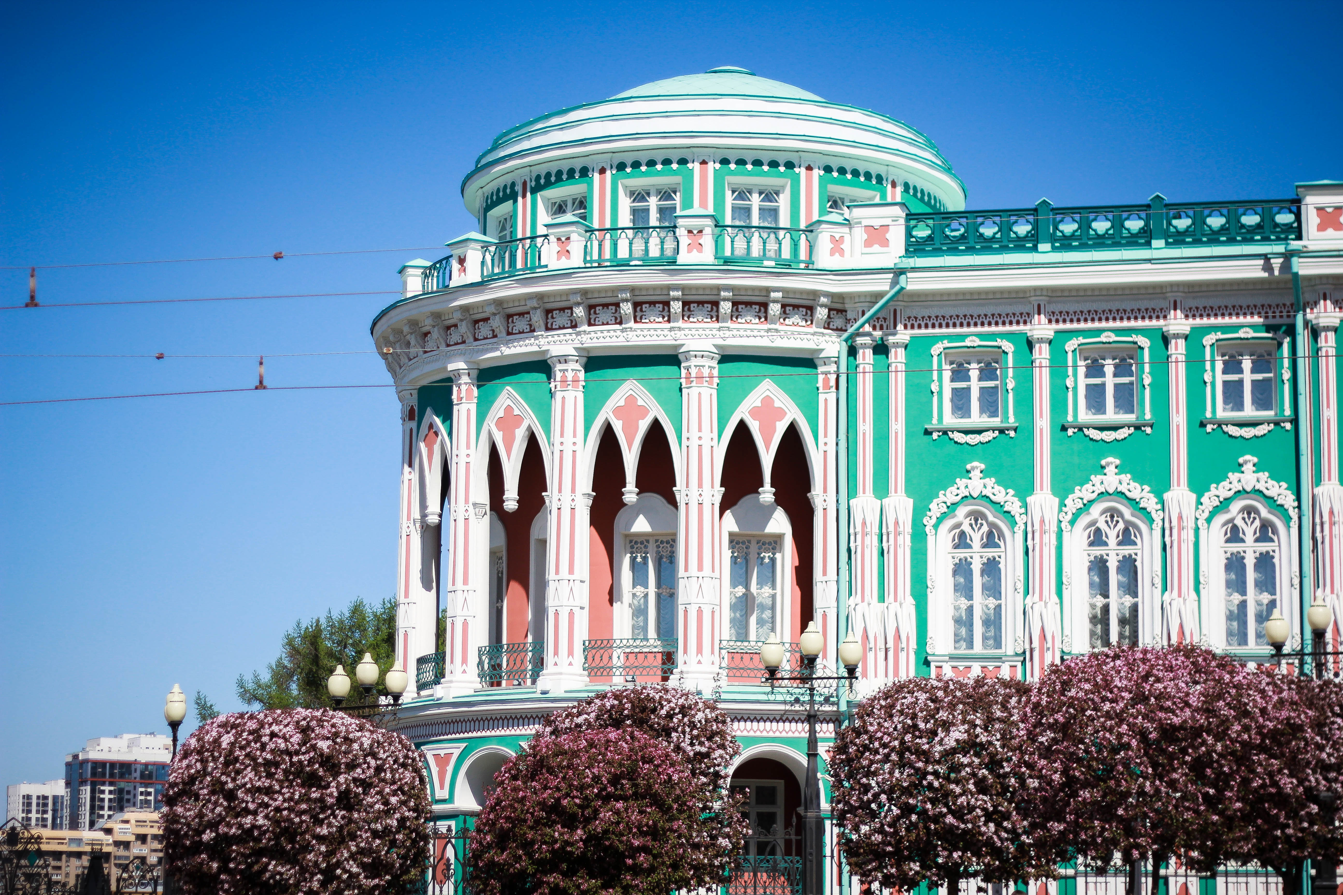 Между Европой и Азией