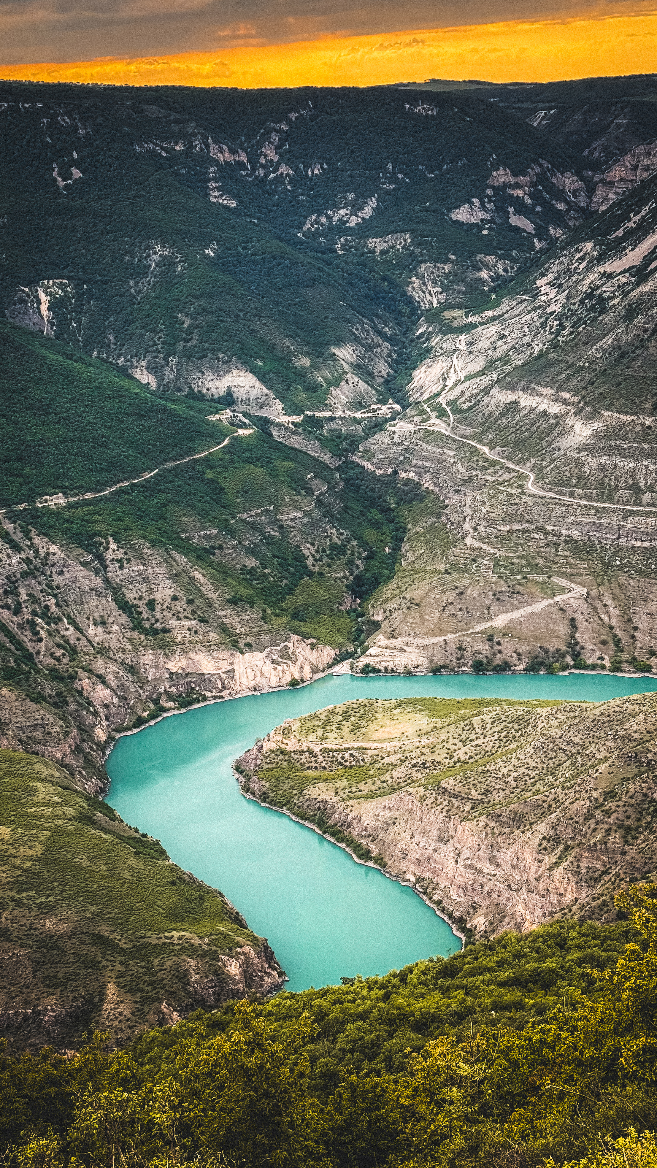 Сулакский каньон и бархан Сарыкум за 1 день: катер и захватывающие виды