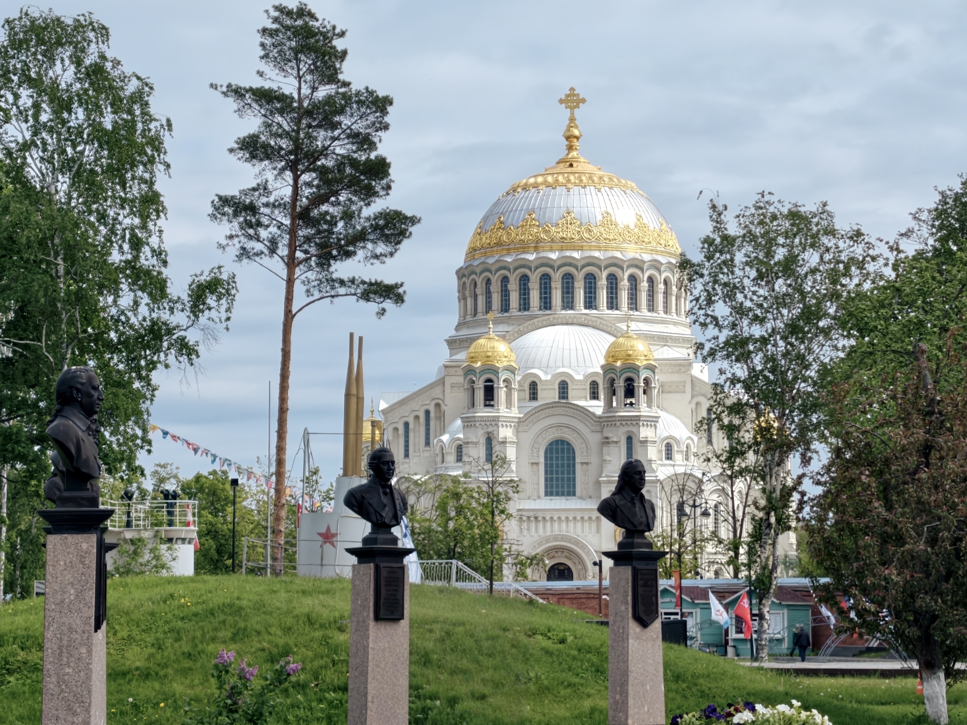 Кронштадт и Петергоф