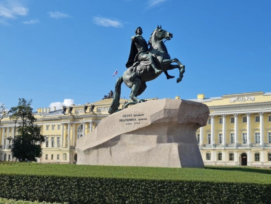 Творения Петра за выходные из Москвы: Северная столица, Кронштадт, Петергоф