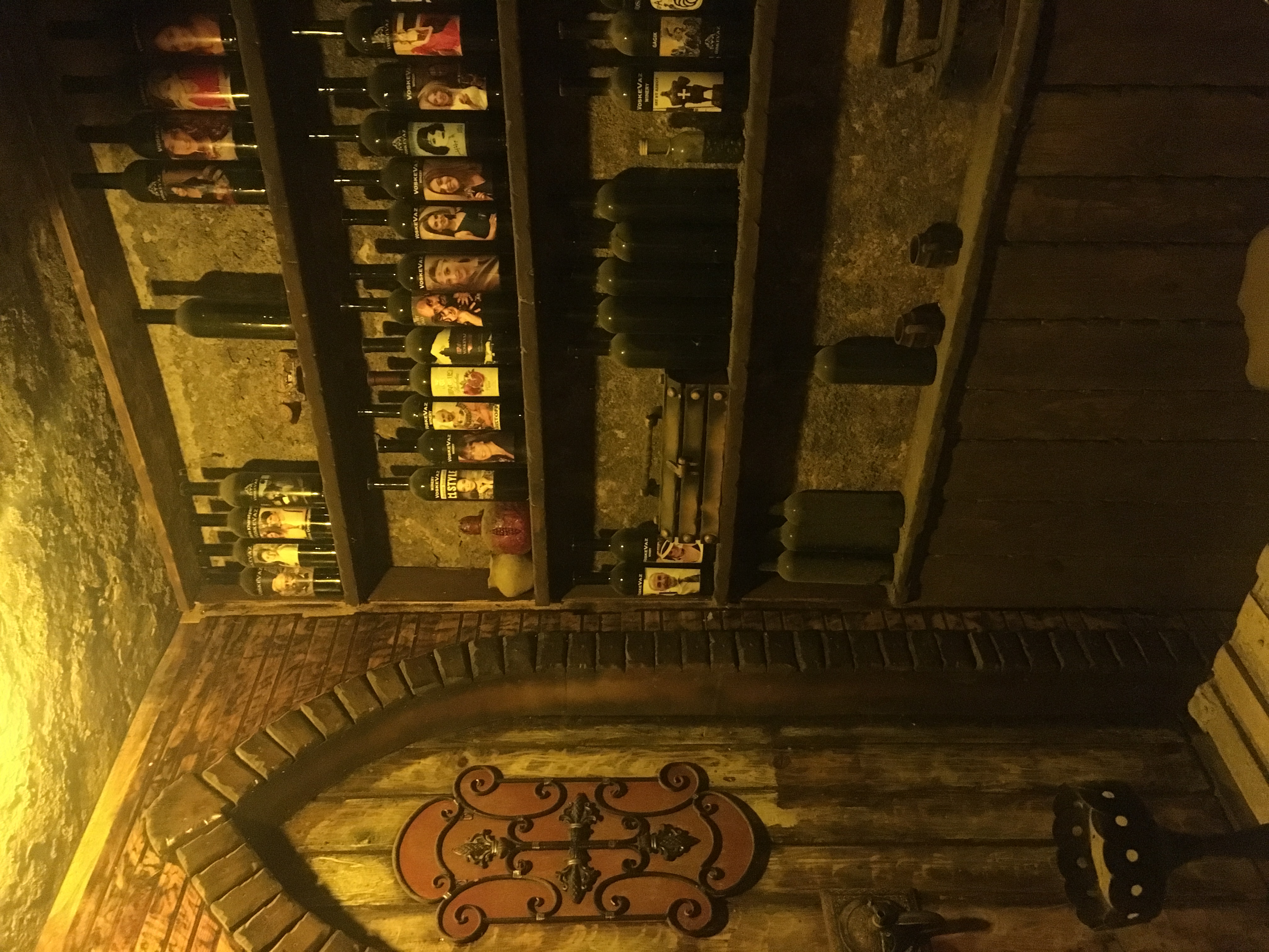 Винный замок, армянский алфавит и храм на краю ущелья (12/14)