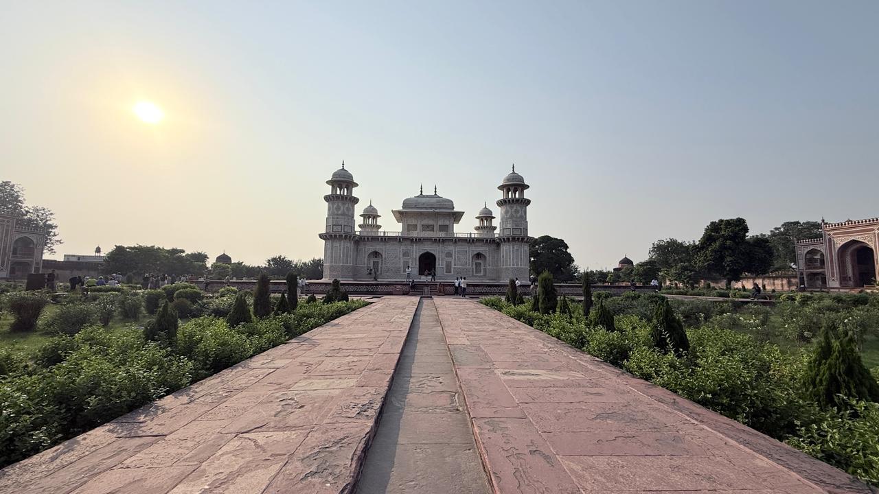 From Delhi: Taj Mahal & Agra Tour by Car (3/26)