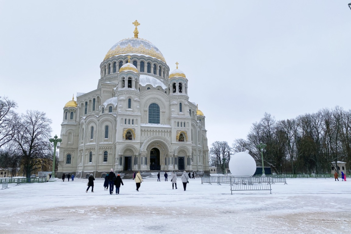 Новогодние традиции во дворцах и замках Северной столицы