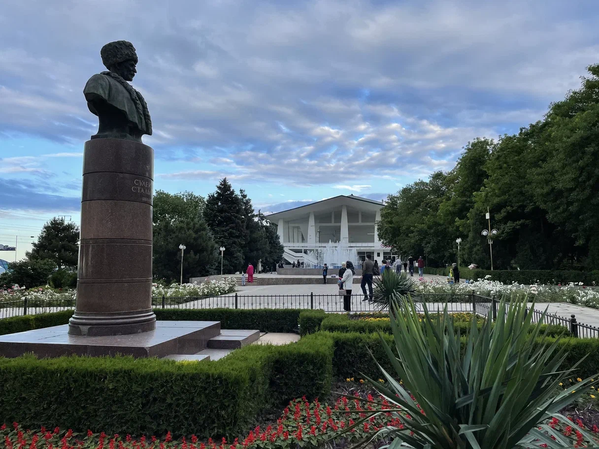 Махачкала - панорамы столицы и семейная винодельня