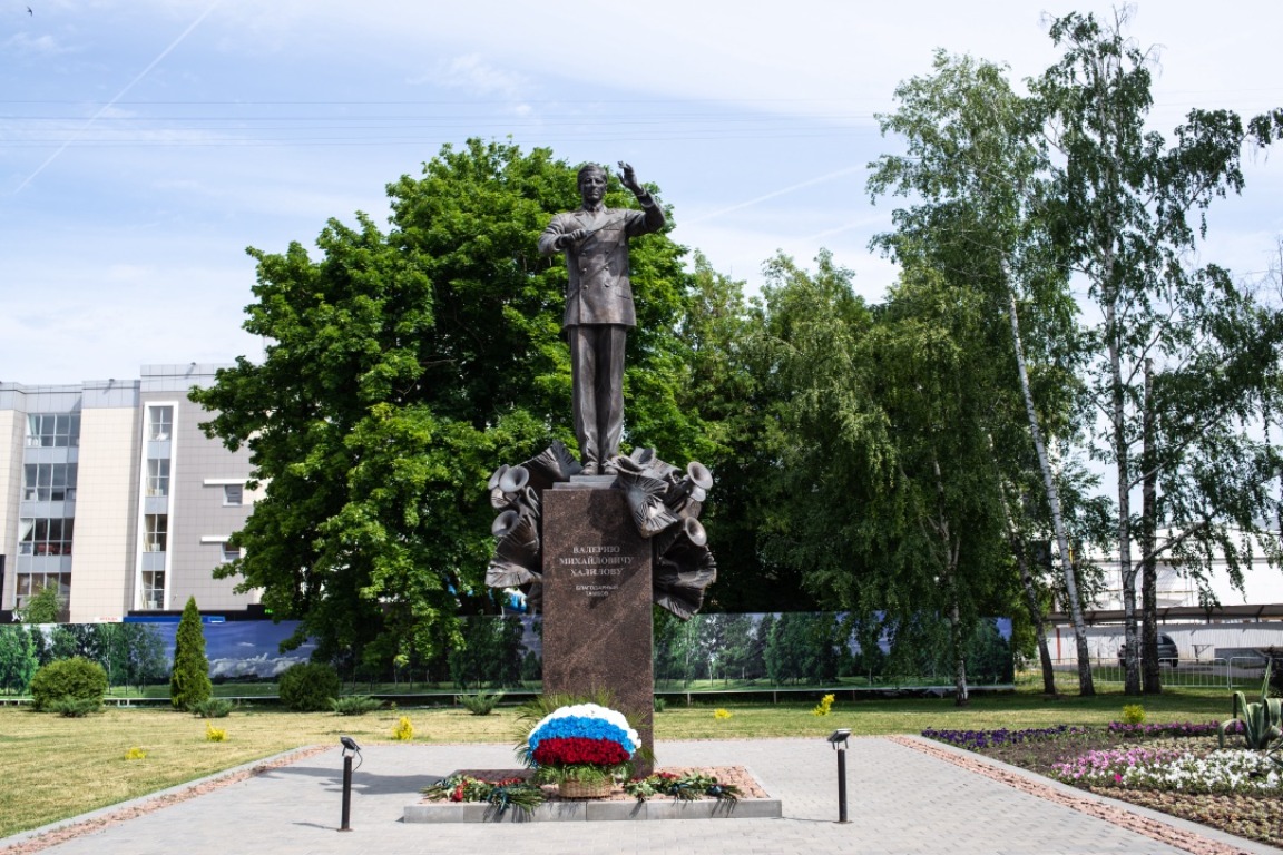 Сиреневый фестиваль и торжество романса у Рахманинова в Ивановке (6/14)