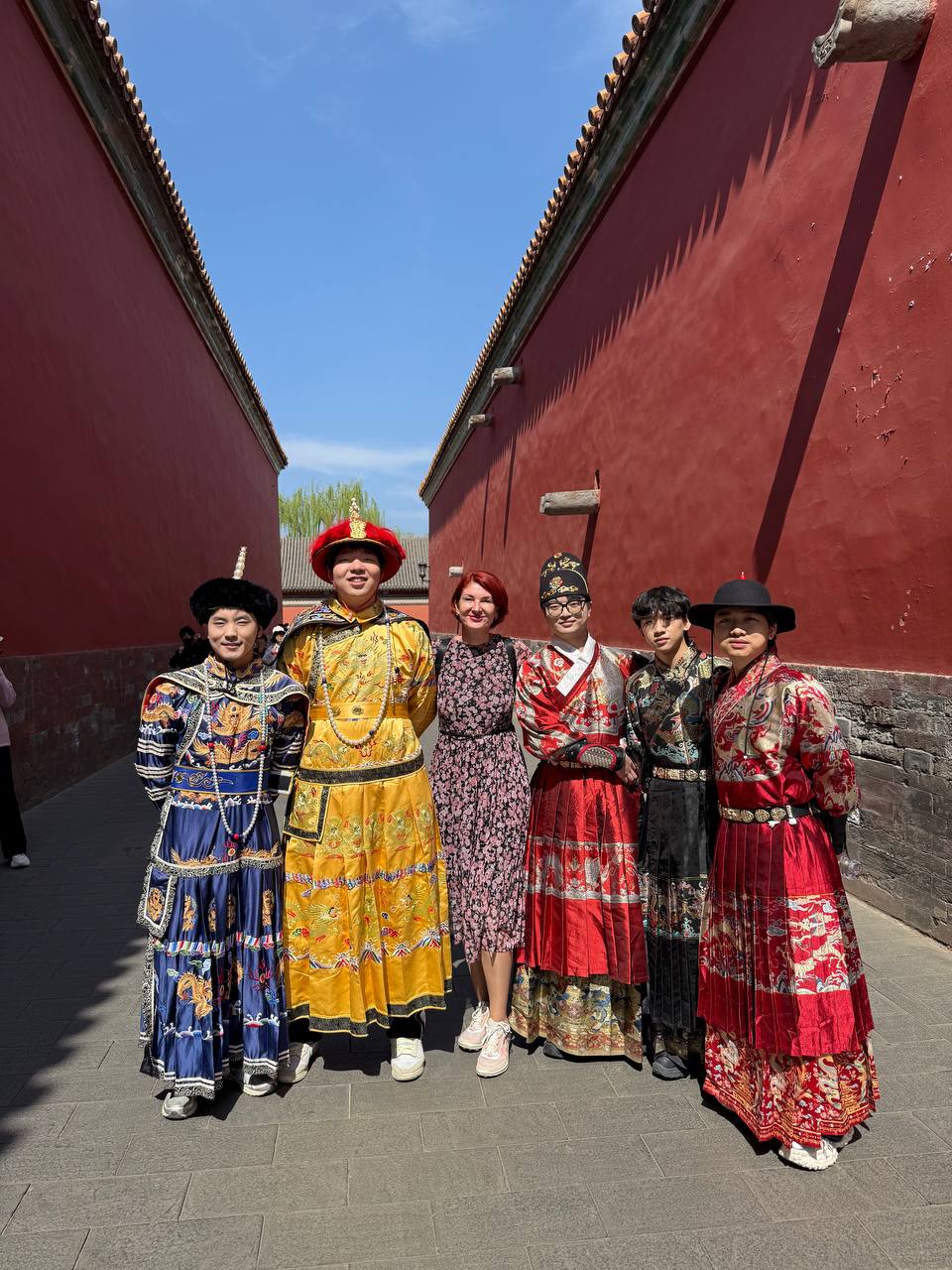 Встреча, заселение, акклиматизация