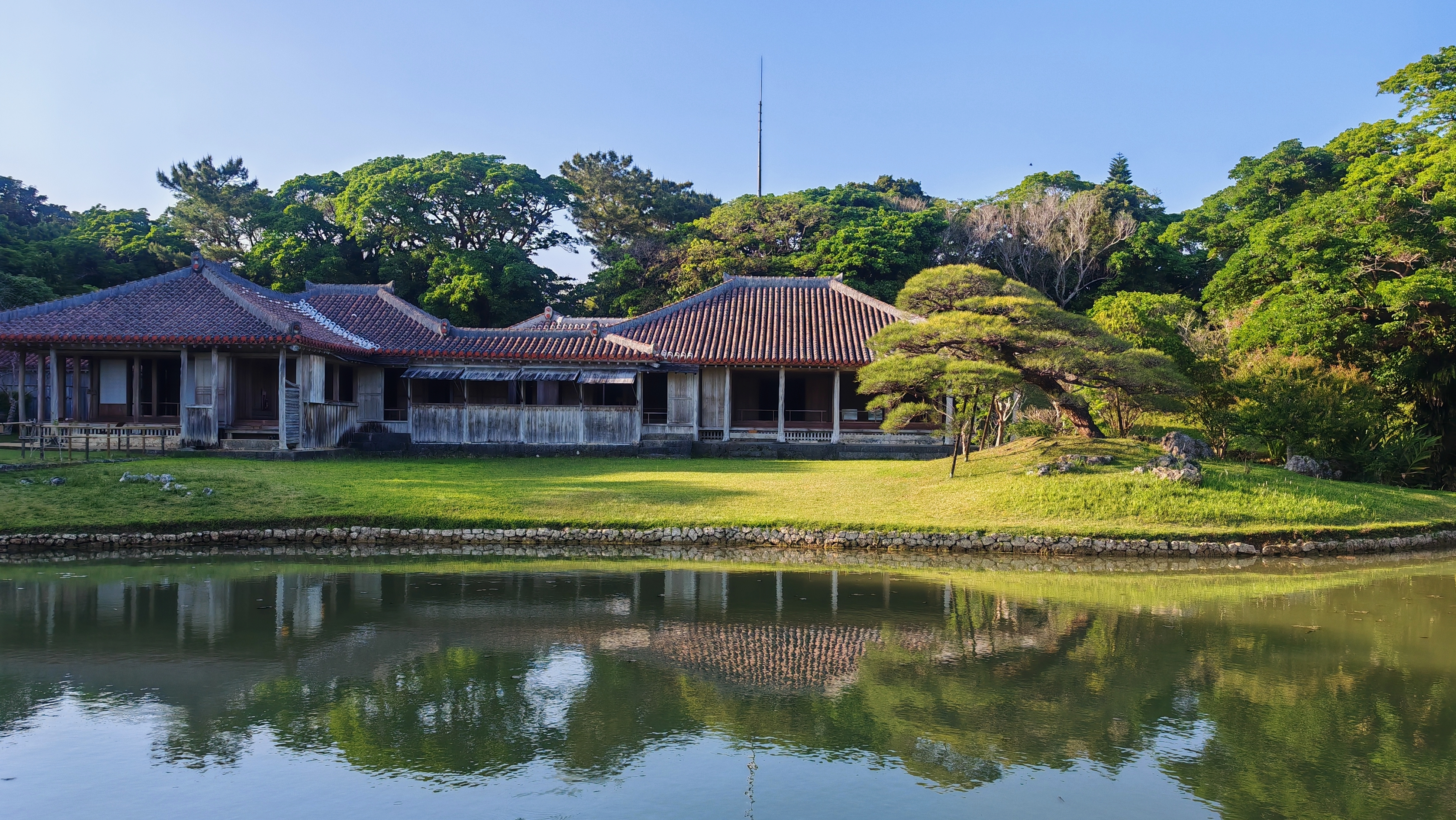 Тематический парк Okinawa World, пещера Гёкусэндо и королевский сад Сикинаэн