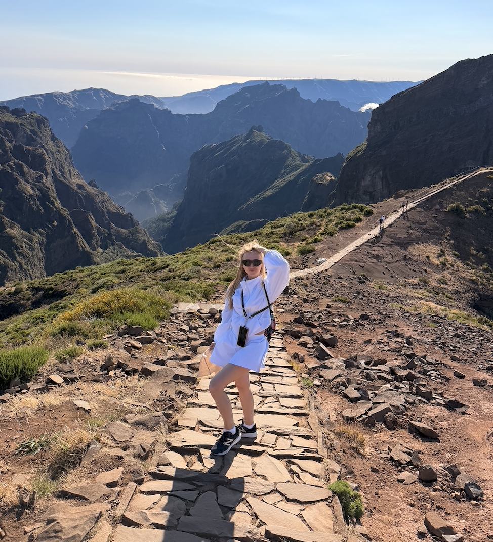 Фуншал и закат выше облаков на Pico do Areeiro