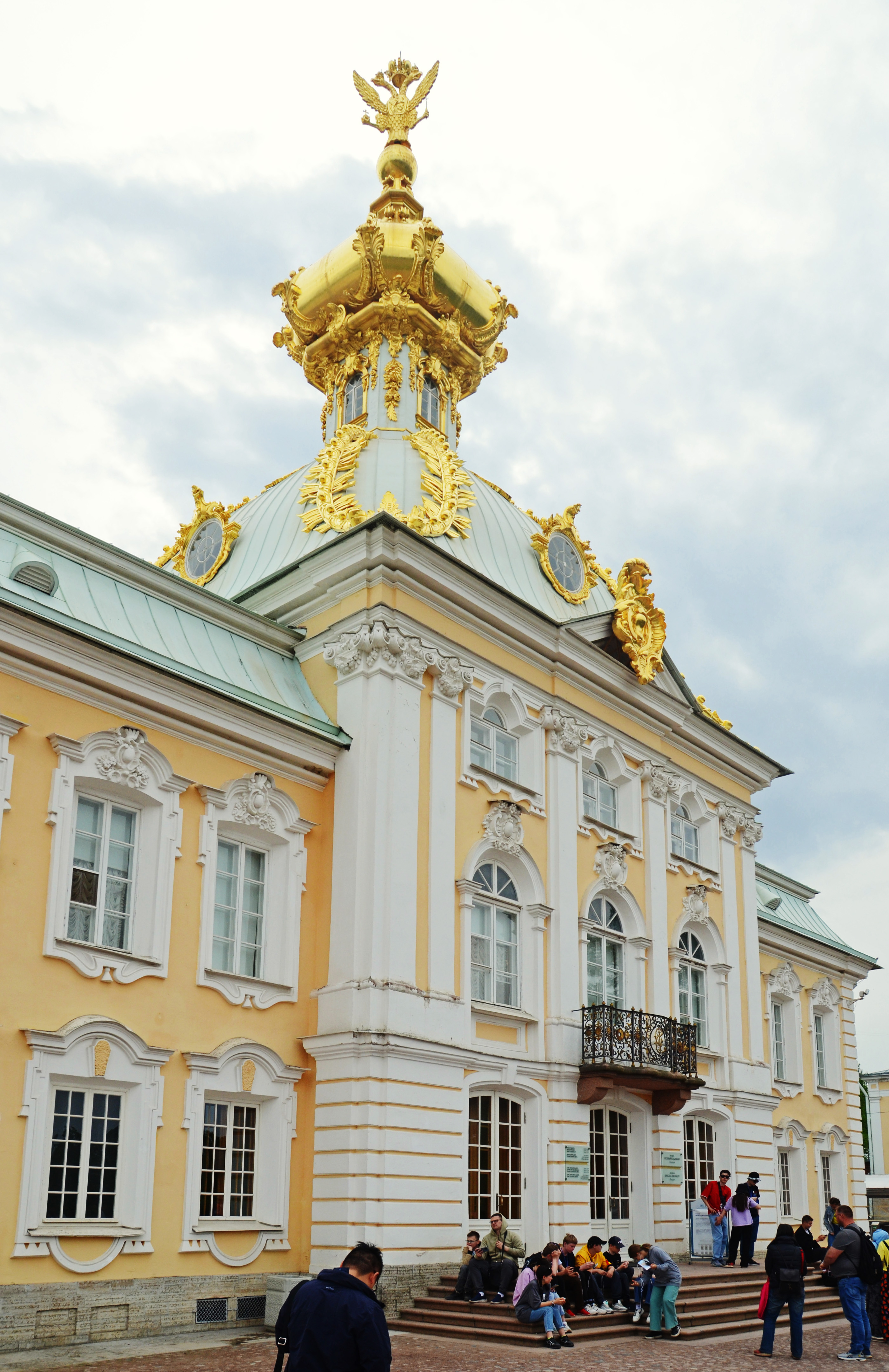 Экскурсия «Фотоархивы Петербурга и императорские реликвии Петергофа»