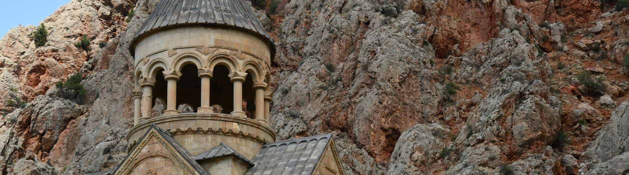 Туры и экскурсии в монастырь Нораванк