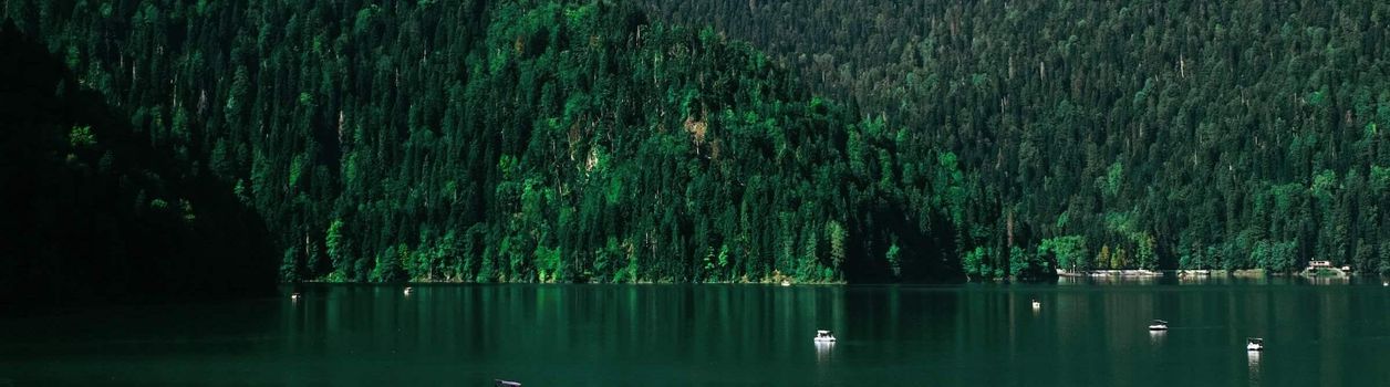 Туры и экскурсии на озеро Рица