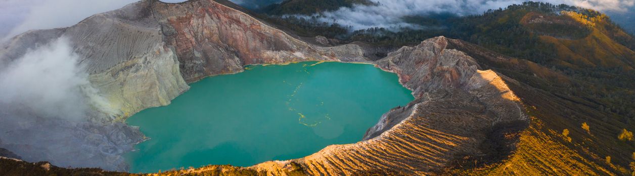 Туры и экскурсии на вулкан Иджен