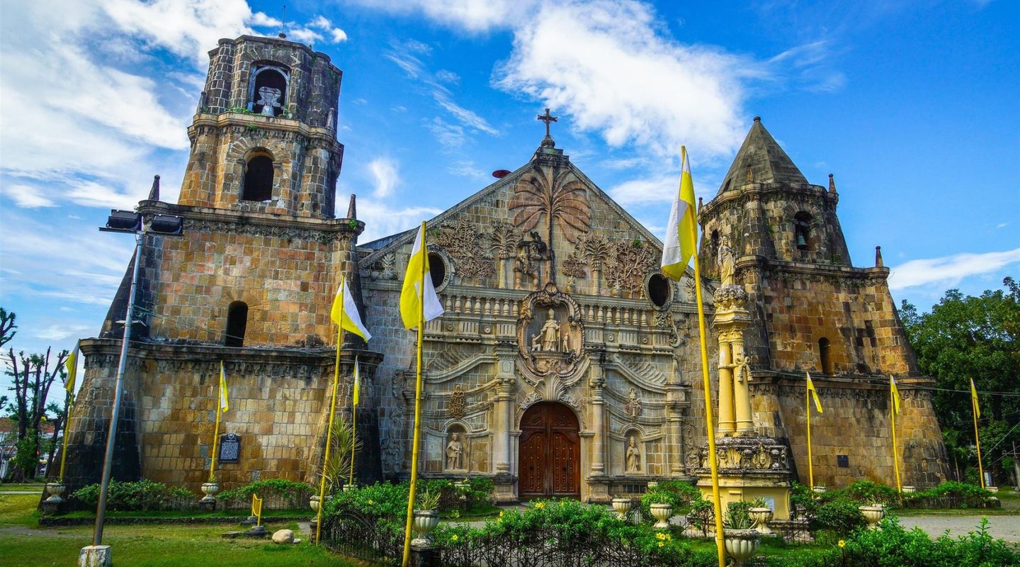 Famous landmarks: Philippines solo travel package