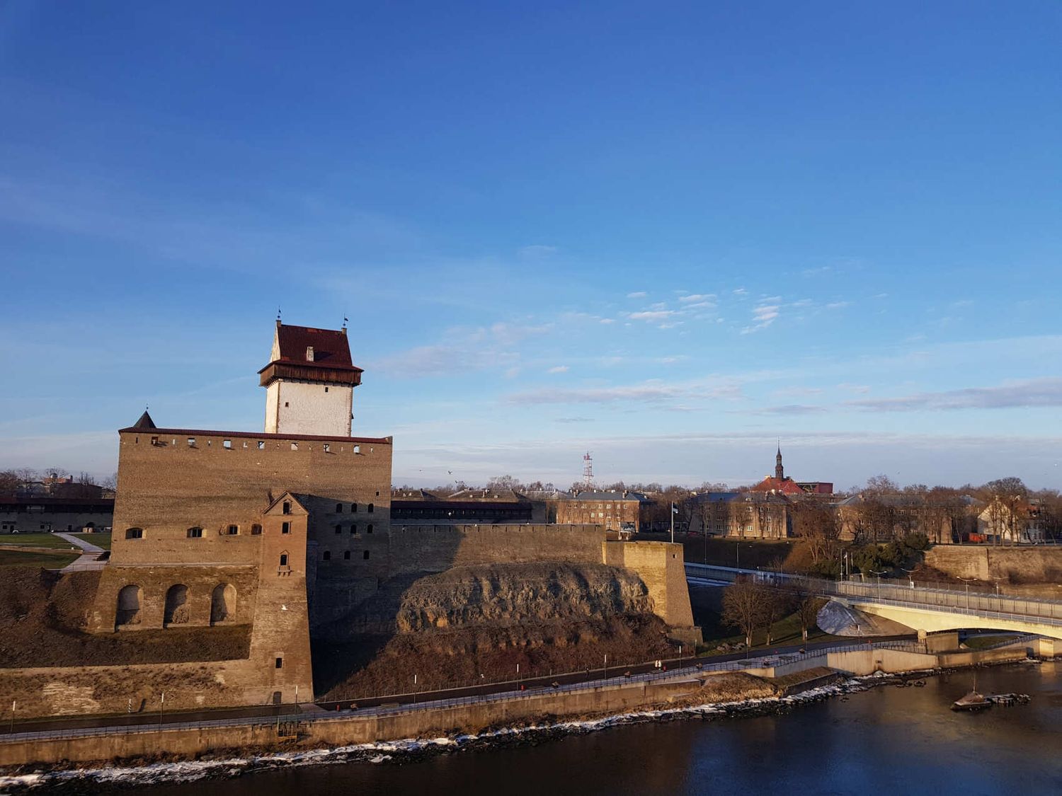 Крепость Ивангород, нарвская минога и Шепелевский маяк (с дегустацией)