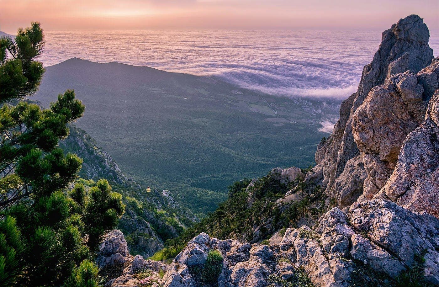 Горы крыма. Природа Ялты ай-Петри. Ай Петри Крым вид с моря. Гора ай Петри вид с моря. Гора ай Петри новый свет Крым.