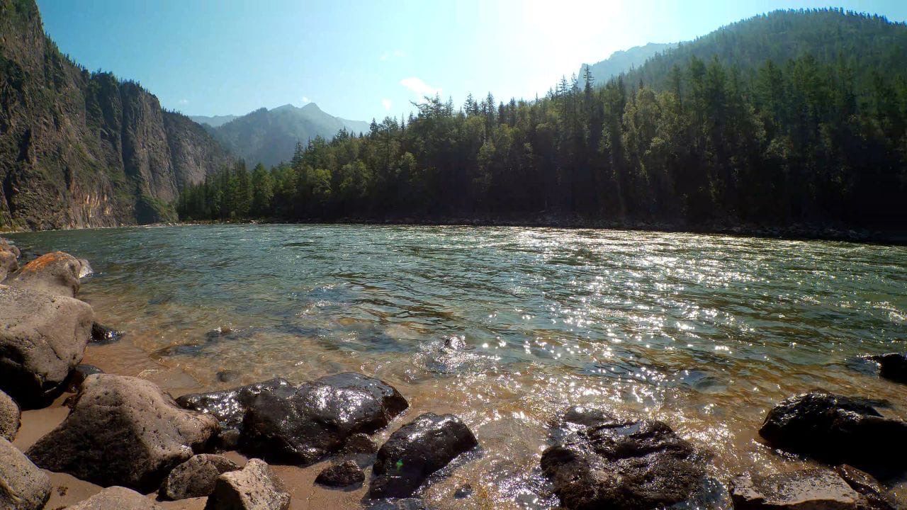 Речные ресурсы. Река Ока Саянская в Сибири. Пооко.