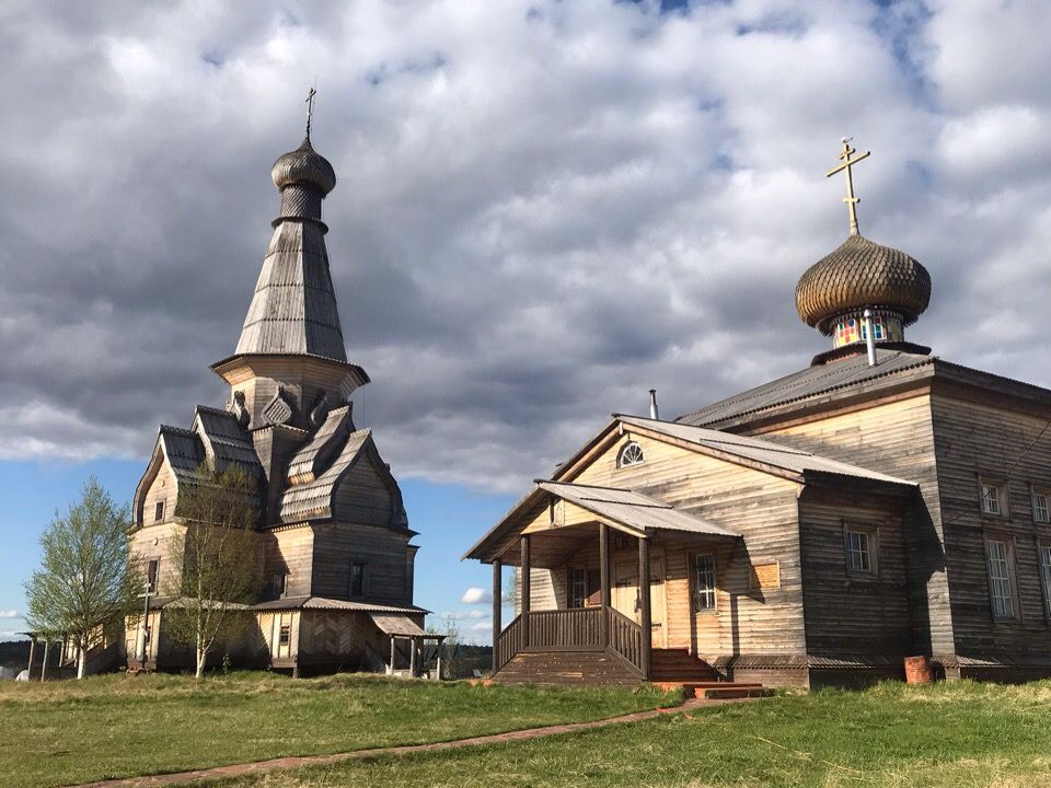 Варзуга Церковь Петра. Школа Варзуга.