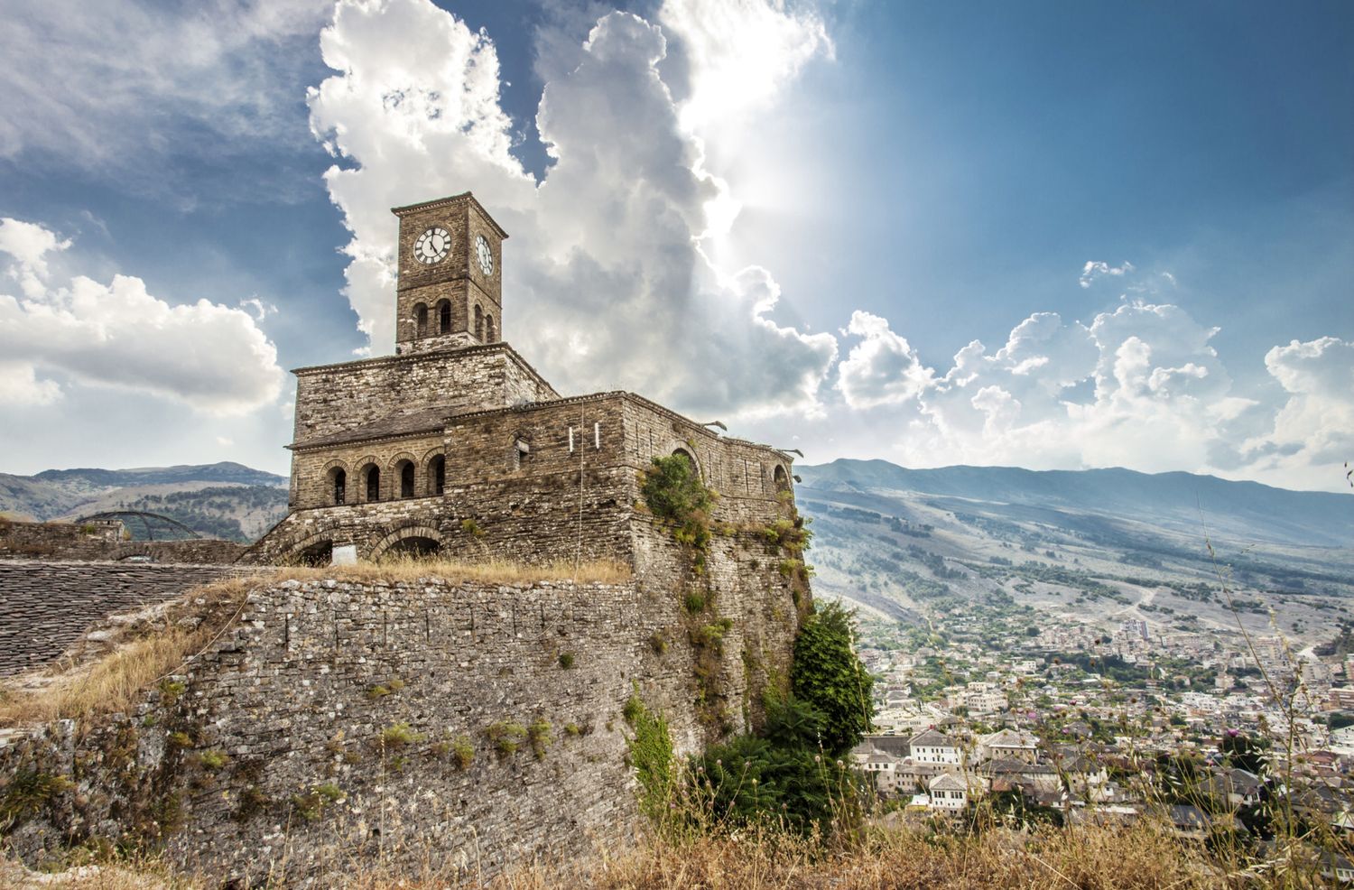 Epirus's summer tunes. Albanian and Greek notes