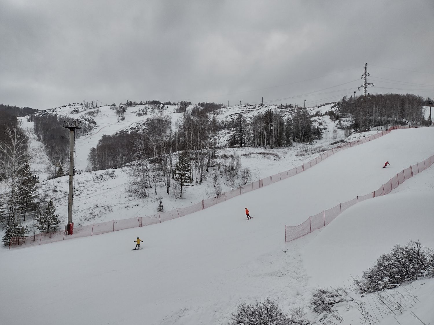 Горнолыжный тур «Курорты Банное и Абзаково», 2 ночи, с единым ski-pass :  Башкирия (Горнолыжный) тур по цене от 16 400 ₽ · YouTravel.Me