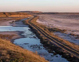 Прикаспий: от пустынь до цветущих степей