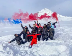 Зимний отпуск на Камчатке: на снегоходе до вулканов и спа в одном туре