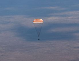 Приземление космонавтов (где то в степях Казахстана)