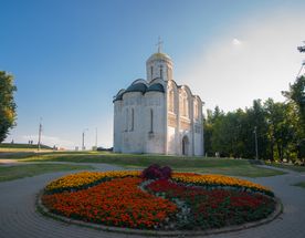 От белокаменных храмов и хрустальных гранях: тур с ретропоездом
