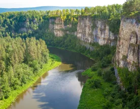 Уральская сказка: сплав по реке Белой, древние тайны пещер и походная банька