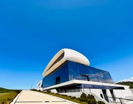 Скалистый берег и Бюрнье: традиции и современность